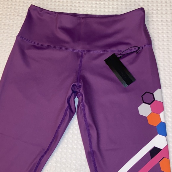 NEW! $78 SCOUT DESIGNS Geometric Hexagonal Capri Crop Leggings S Purple - Picture 3 of 14